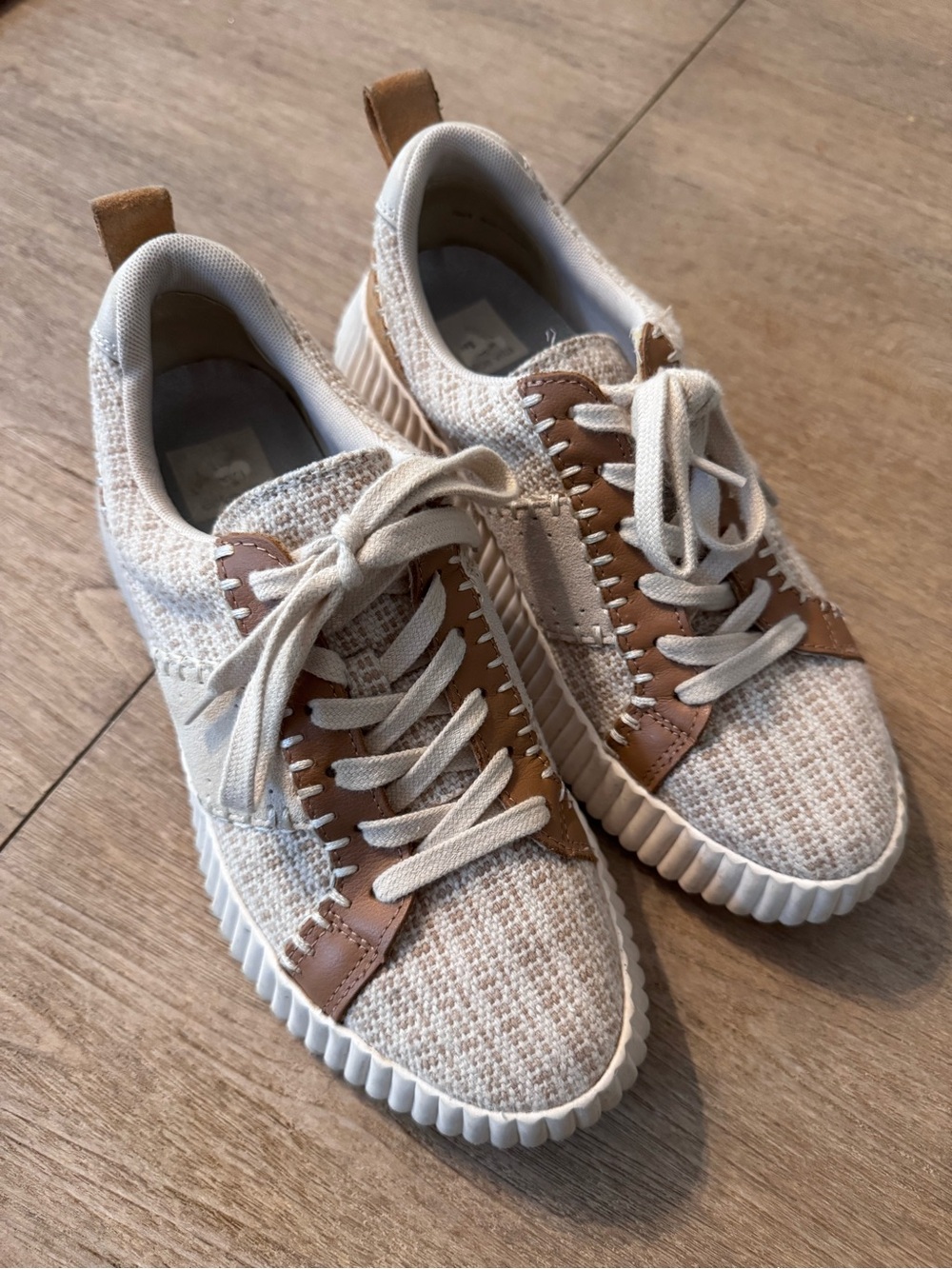 Dolce Vita Dolen Platform Sneakers Size 8 Cream Knit & Tan Leather Casual - Picture 2 of 6